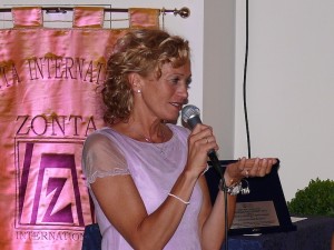 06 Giuliana Malaguti ringrazia per il premio